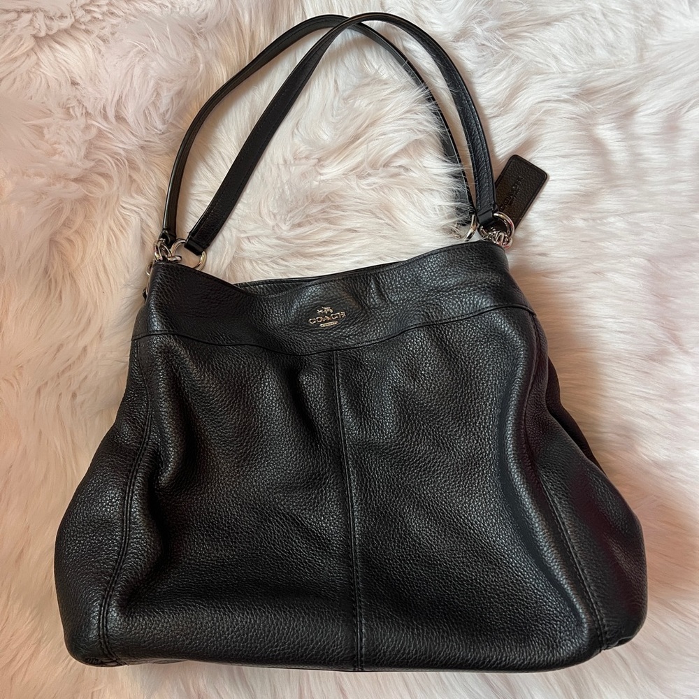 EUC Coach Lexy Shoulder Bag in Pebble Leather (Coach F57545)